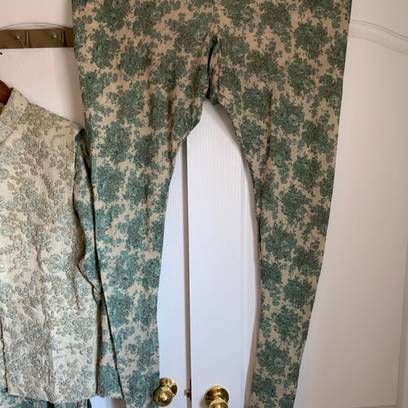 Men’s Sabyasachi Kurta set with embroidered vest in floral print. - Picture 10 of 16